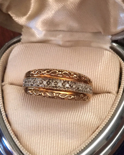 10k Gold vintage diamond mom band ring