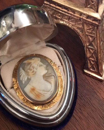 Antique Victorian 10k Gold shell Cameo brooch