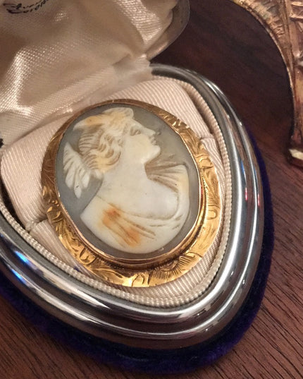 Antique Victorian 10k Gold shell Cameo brooch
