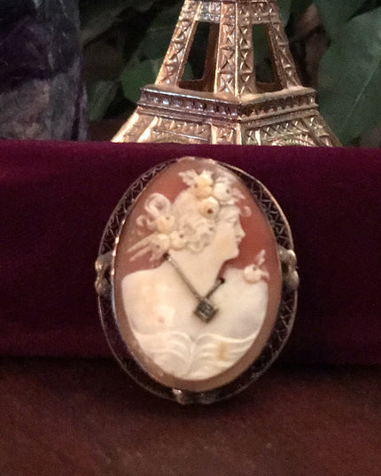 Victoria Antique 14k Gold Cameo W Diamond handcarved