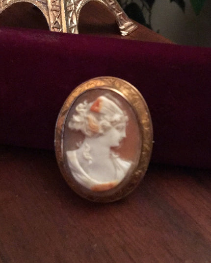 Antique Victorian 10k Cameo brooch Beauty!