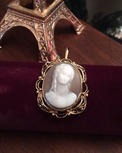Antique Victorian 14k Gold High Relief Cameo necklace pendant