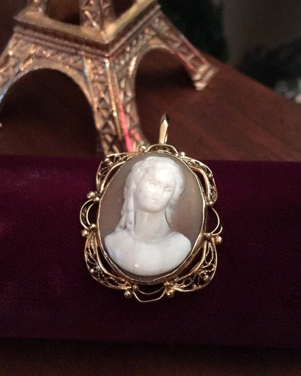 Antique Victorian 14k Gold High Relief Cameo necklace pendant