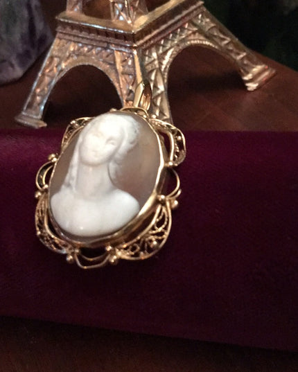 Antique Victorian 14k Gold High Relief Cameo necklace pendant