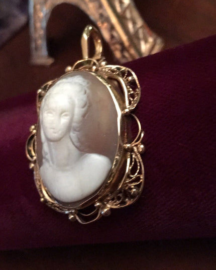 Antique Victorian 14k Gold High Relief Cameo necklace pendant