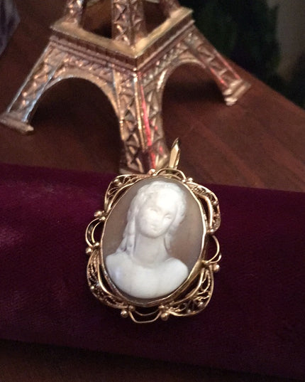 Antique Victorian 14k Gold High Relief Cameo necklace pendant