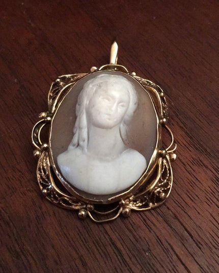 Antique Victorian 14k Gold High Relief Cameo necklace pendant