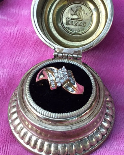 - Vintage 10k gold diamond ring .35 TCW