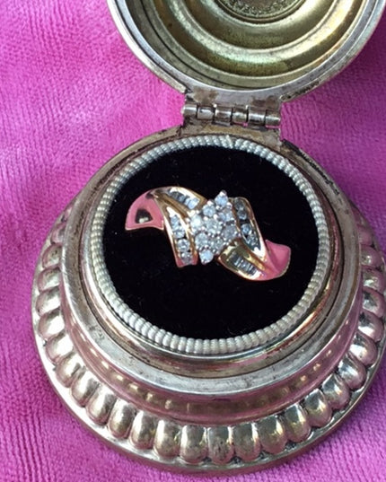 - Vintage 10k gold diamond ring .35 TCW
