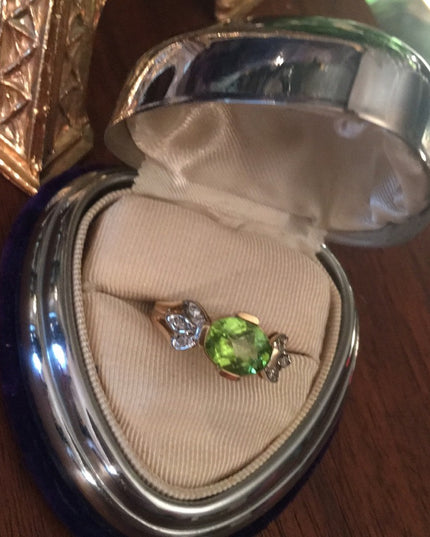 10k Gold diamond & Peridot ring w/appraisal