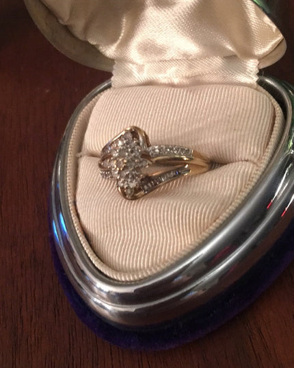 10k Gold Vintage diamond cluster ring w- appraisal