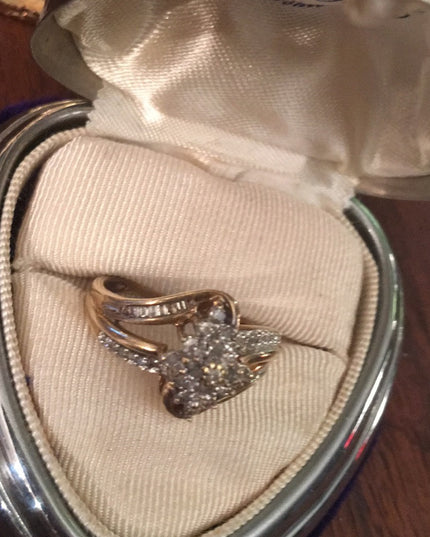 10k Gold Vintage diamond cluster ring w- appraisal