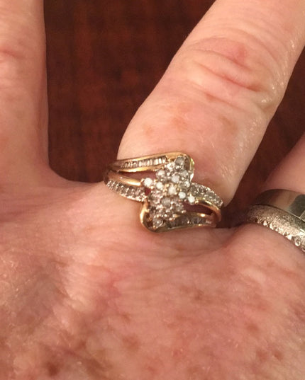 10k Gold Vintage diamond cluster ring w- appraisal