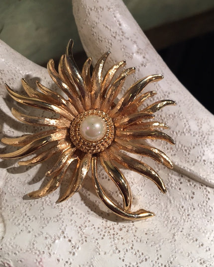 Vintage Brushed Gold flower faux pearl fancy brooch