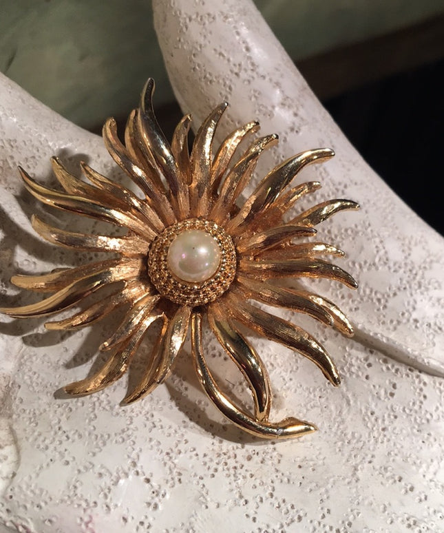 Vintage Brushed Gold flower faux pearl fancy brooch