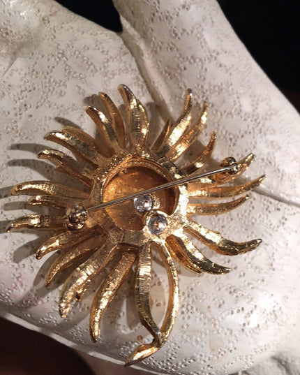 Vintage Brushed Gold flower faux pearl fancy brooch