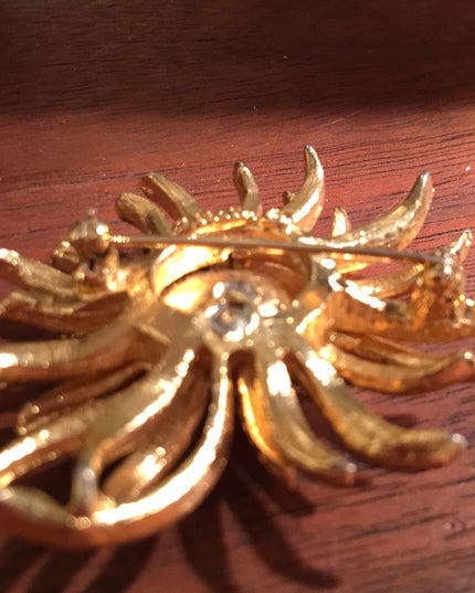 Vintage Brushed Gold flower faux pearl fancy brooch