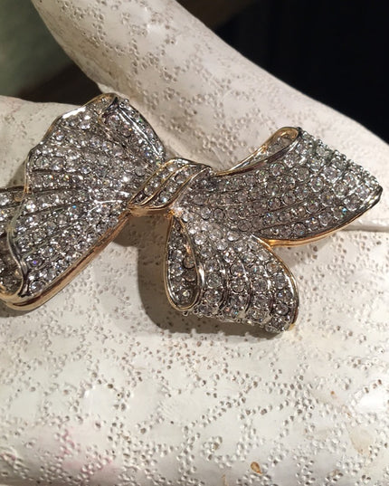 VTG gold tone rhinestone bow brooch