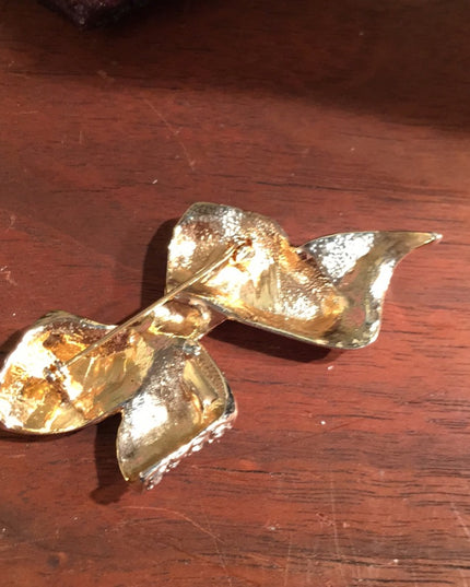 VTG gold tone rhinestone bow brooch