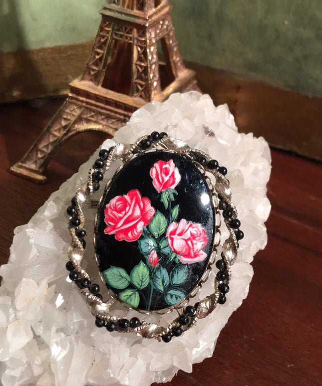 Vintage Flower 🌸 cameo brooch silver tone