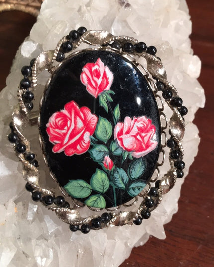 Vintage Flower 🌸 cameo brooch silver tone