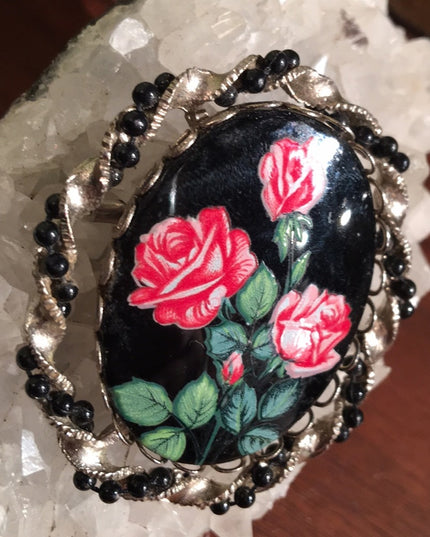 Vintage Flower 🌸 cameo brooch silver tone