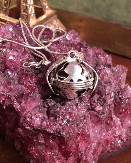 Vintage Sterling  Photo sphere pendant necklace
