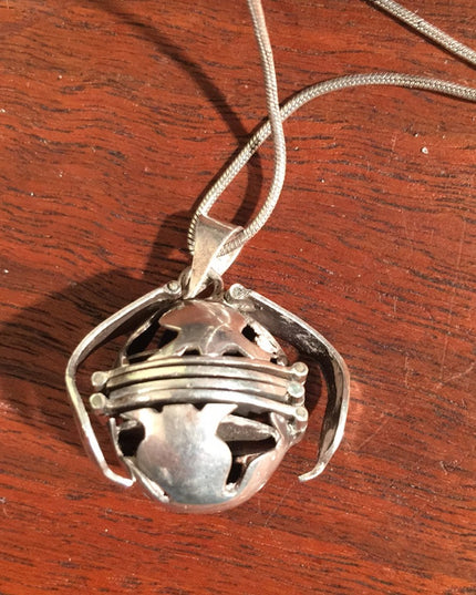 Vintage Sterling  Photo sphere pendant necklace