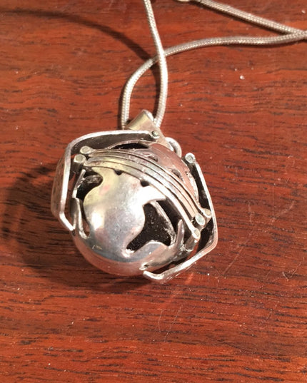 Vintage Sterling  Photo sphere pendant necklace