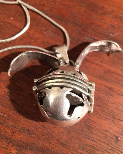 Vintage Sterling  Photo sphere pendant necklace