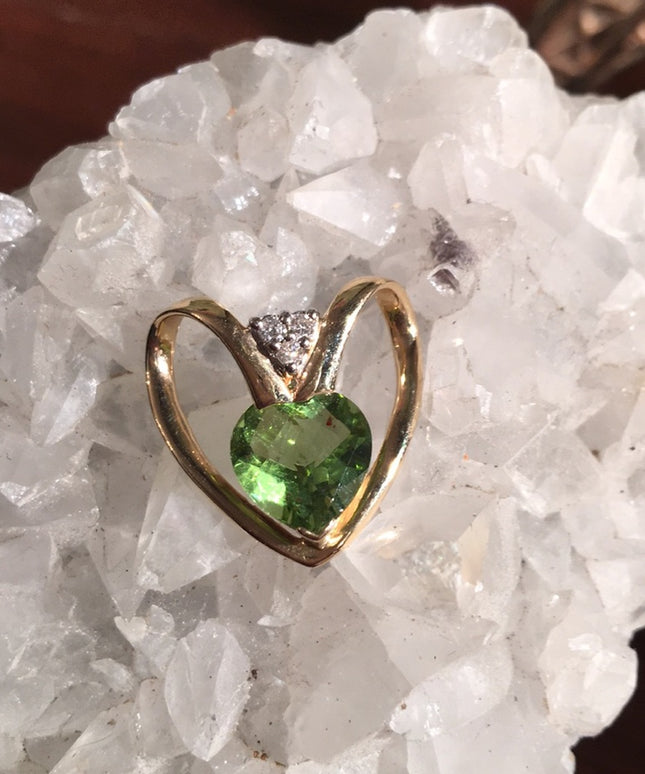 14k Gold Diamond peridot heart pendant