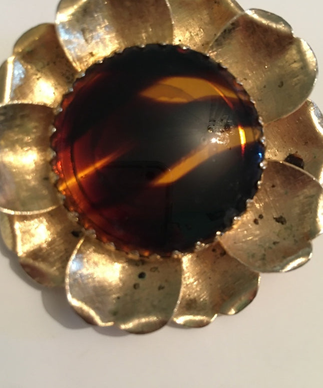 Vintage resin gold 1960s Flower brooch