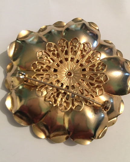 Vintage resin gold 1960s Flower brooch