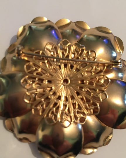 Vintage resin gold 1960s Flower brooch