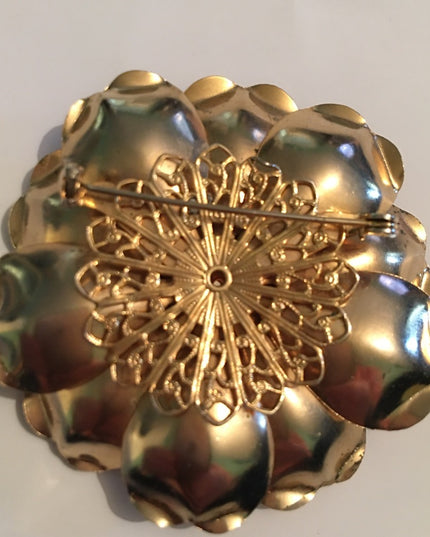 Vintage resin gold 1960s Flower brooch