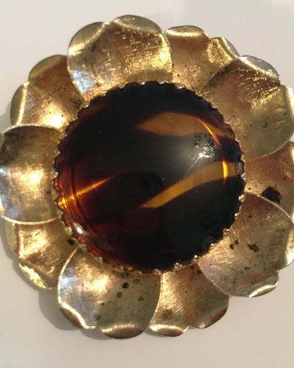 Vintage resin gold 1960s Flower brooch