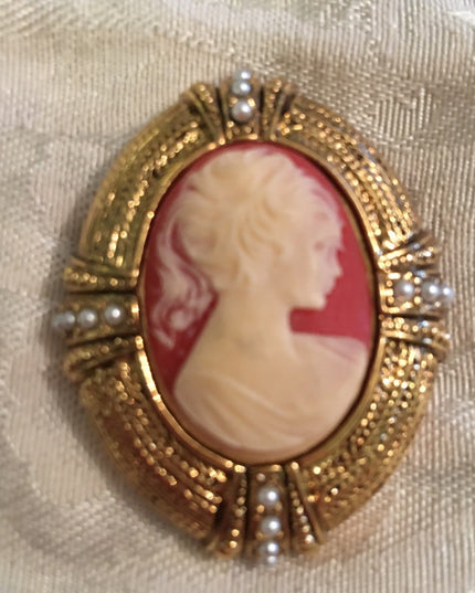 Vintage Cameo faux pearl gold metal brooch