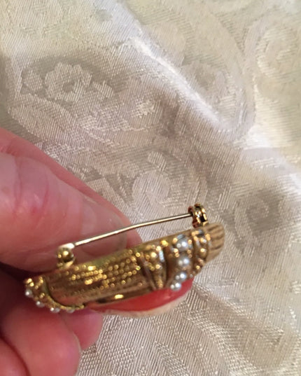Vintage Cameo faux pearl gold metal brooch