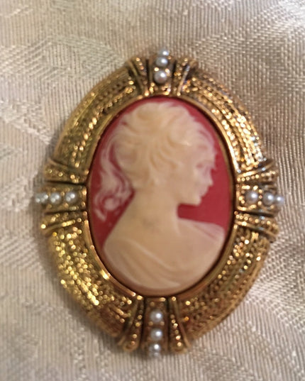 Vintage Cameo faux pearl gold metal brooch