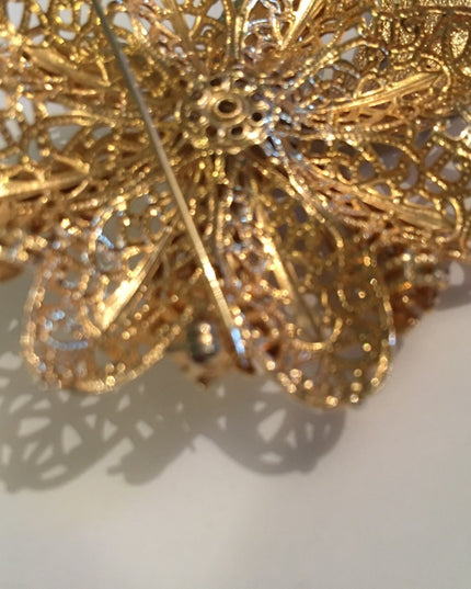 Vintage Gold faux pearl chunky 1960s flower brooch