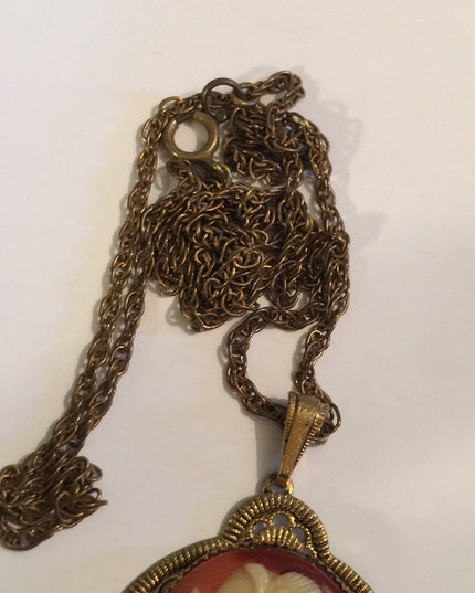 Vintage 1960s Resin gold metal cameo necklace