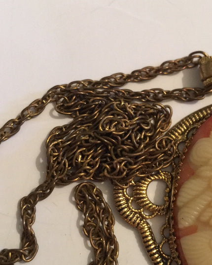 Vintage 1960s Resin gold metal cameo necklace