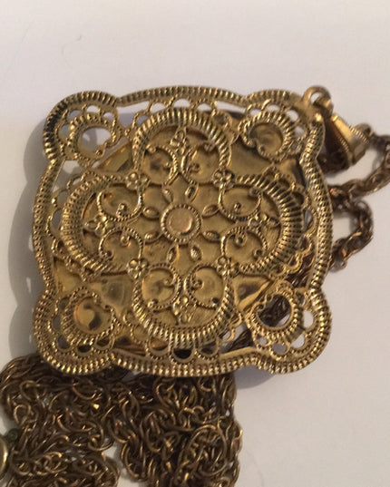 Vintage 1960s Resin gold metal cameo necklace