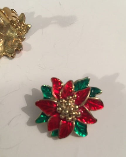 Vintage Holly Flower 🌺 holiday clip on earrings