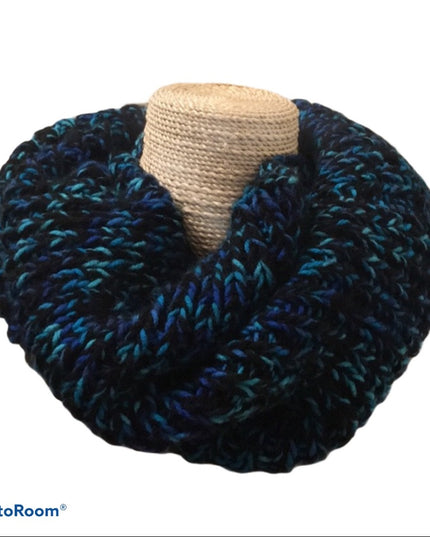 Hand knit NWOT Knitted Infinity scarf So warm!