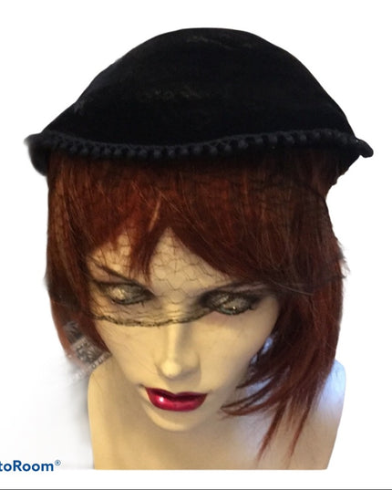 Vintage 1940s Velvet Facinator Black hat