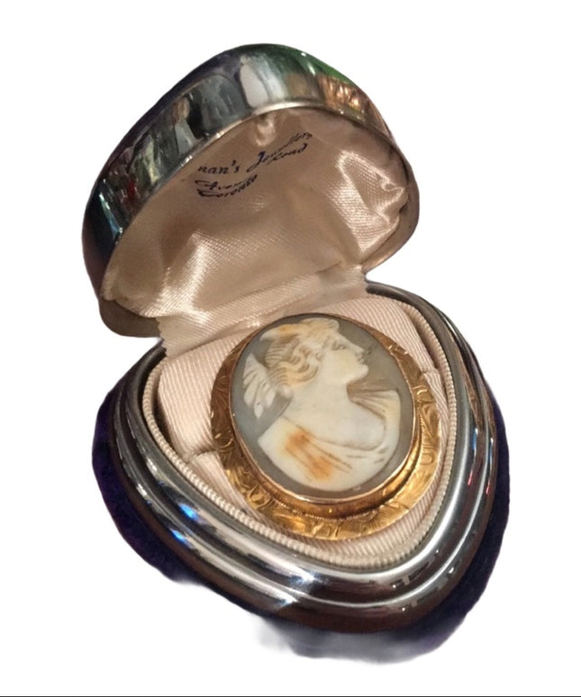 Antique Victorian 10k Gold shell Cameo brooch