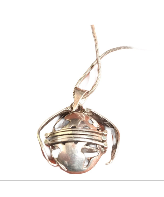 Vintage Sterling  Photo sphere pendant necklace