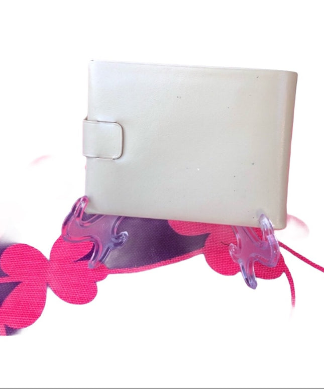 Vintage 1970s lady Buxton leather billfold wallet white