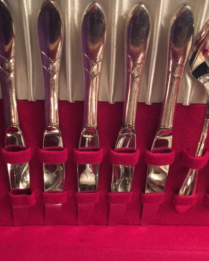 - Vintage Community Silverware cutlery Set VG